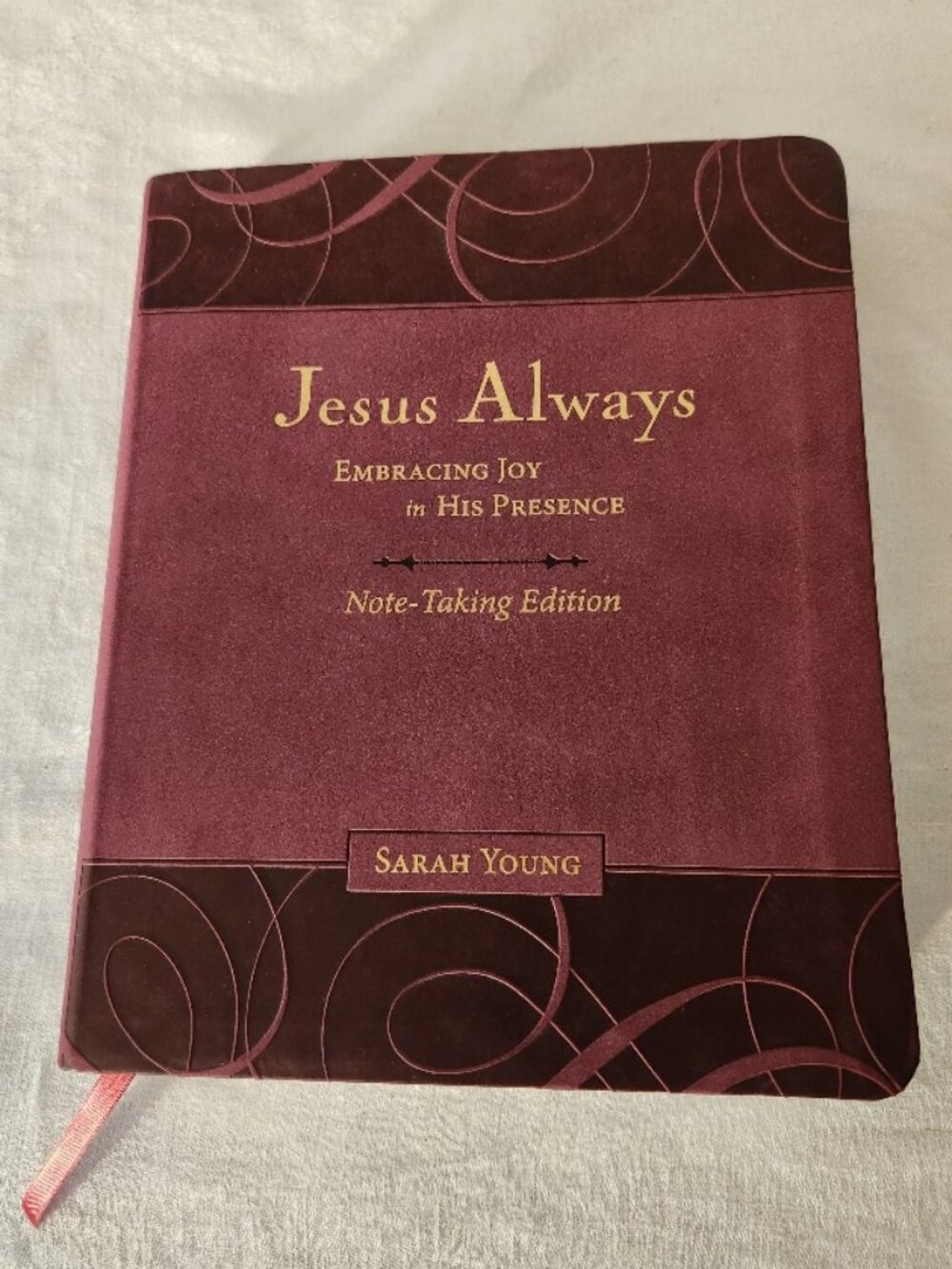 Saarah Young Book "Jesus Always" Embracing Joy in His Presence